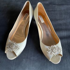 Badgley Mischka Nakita Pump Ivory Satin Size 11